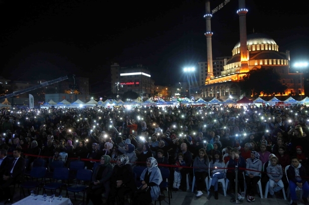 A boszniai művész Zeyd Şoto és Eşref Ziya Terzi koncertet adott Bağcılarban 