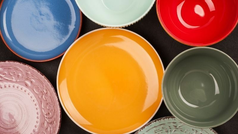 A tudósok elmagyarázták, hogy a színes tányérok jót tesznek az ételválasztás problémájának