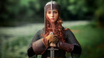 A svéd kislány 1500 éves kardot talált a tóban