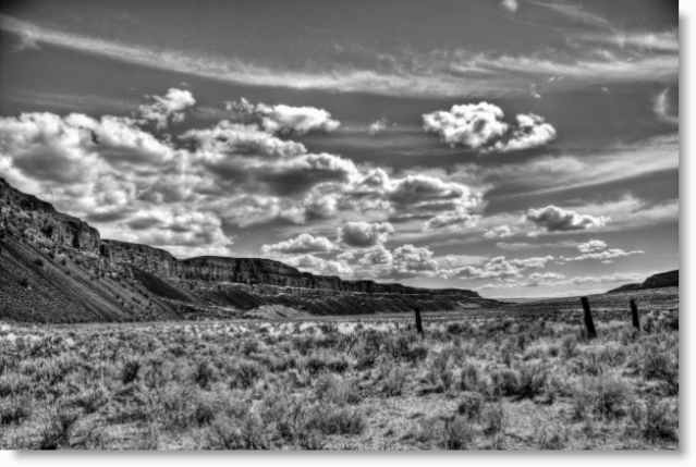 Fényképészet Hogyan kell működtetni és mélységélesség kép A sivatagi hegyek fekete-fehér