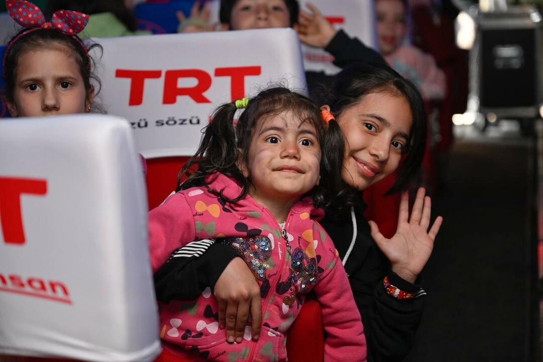 A földrengést túlélők a „TRT Gezen Cinema”-ban találták meg a moráljukat!