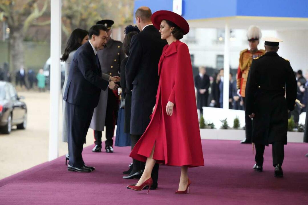 Kate Middleton piros ruha