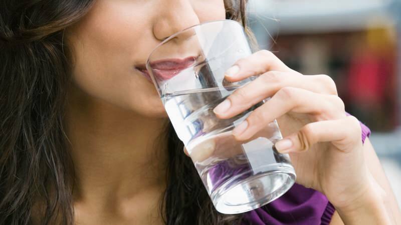 Káros-e vizet inni étkezés közben?