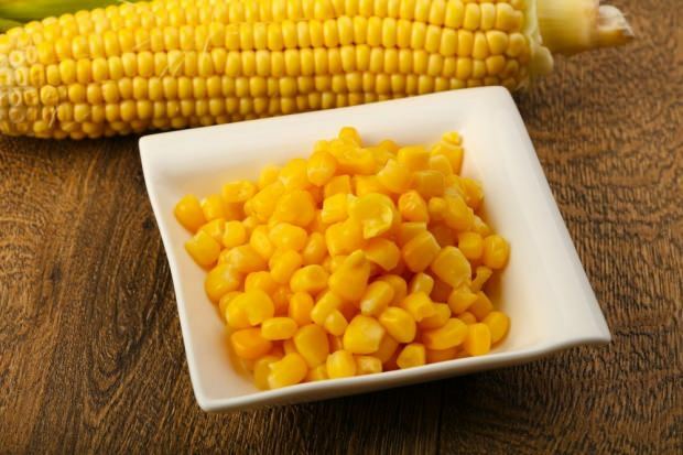 Hogyan készítsünk főtt kukoricát otthon? Hogyan lehet eltávolítani a főtt kukoricát?