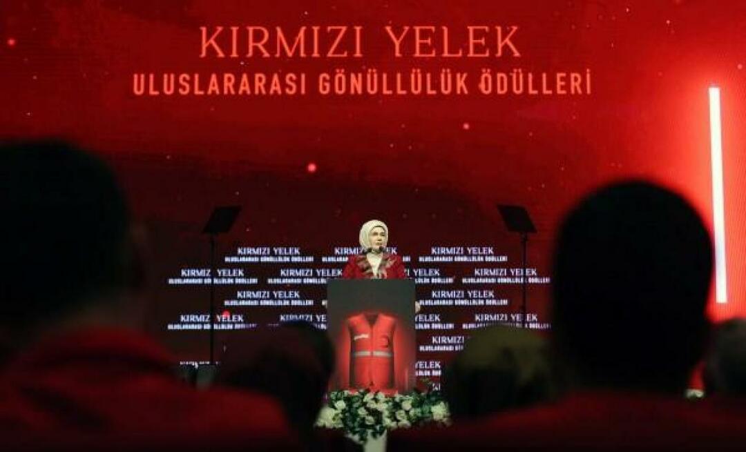 Emine Erdoğan megosztotta Kızılay „Vörös mellény nemzetközi önkéntességi díjátadó ünnepségét”