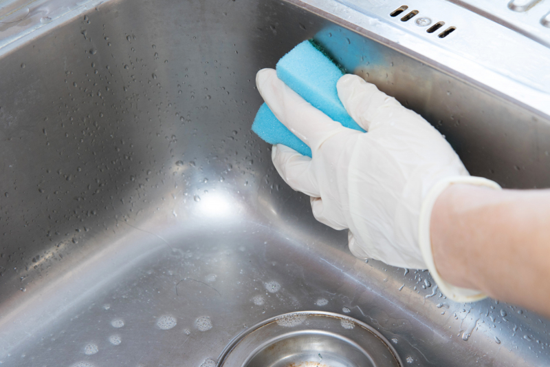 Hogyan tisztítsuk meg a mosogatót? A végleges megoldás, amely a konyha mosogatóját csillogóvá teszi