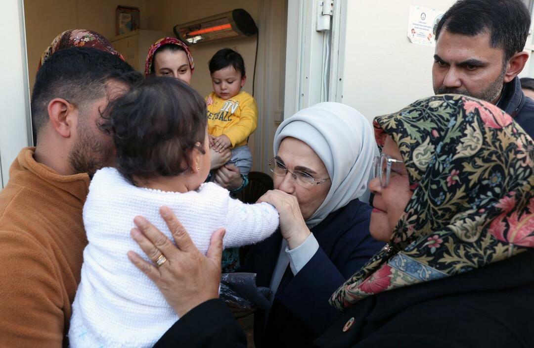 Emine Erdoğan meglátogatta a földrengés áldozatainak családját