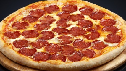 Hogyan lehet elkészíteni a legegyszerűbb pepperoni pizzát? A pizzák készítésének trükköi