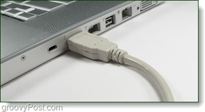csatlakoztassa az USB kábelt a telefonról a számítógép portjára