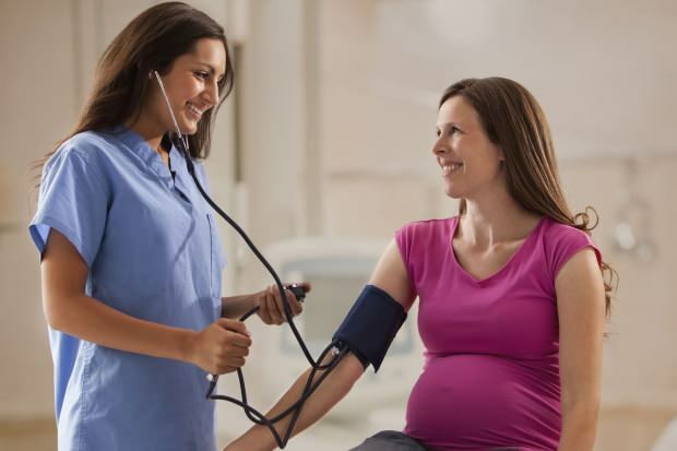 Milyen legyen a vérnyomás terhesség alatt?