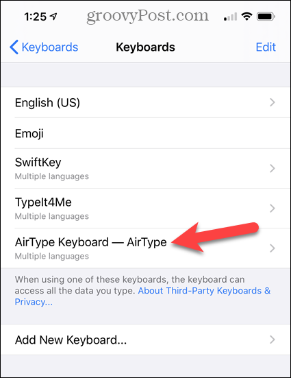 Érintse meg az AirType billentyűzet elemet az iPhone billentyűzetek listájában