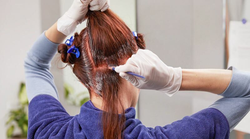 Milyen kárt okoz a hajfestés? A hajfestés egymás utáni károsodása