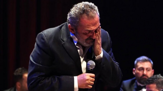 Yavuz Bingöl nem tudta ellenőrizni könnyeit a színpadon