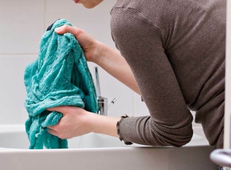 Hogyan távolítják el a takarón lévő foltokat? Takarók mosása takarótisztítás!