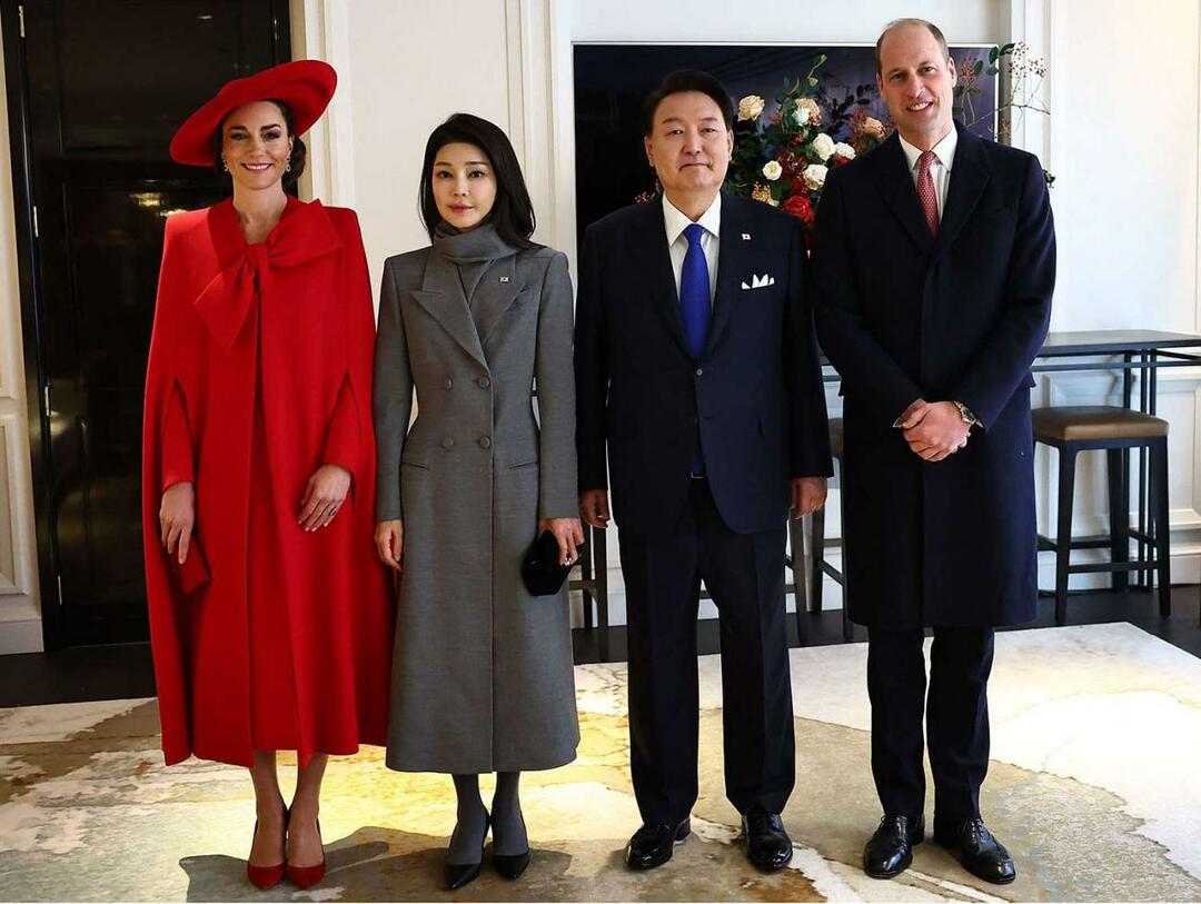 Kate Middleton és Vilmos herceg Yoon Suk Yeol dél-koreai elnökkel és feleségével, Kim Keon Hee-vel