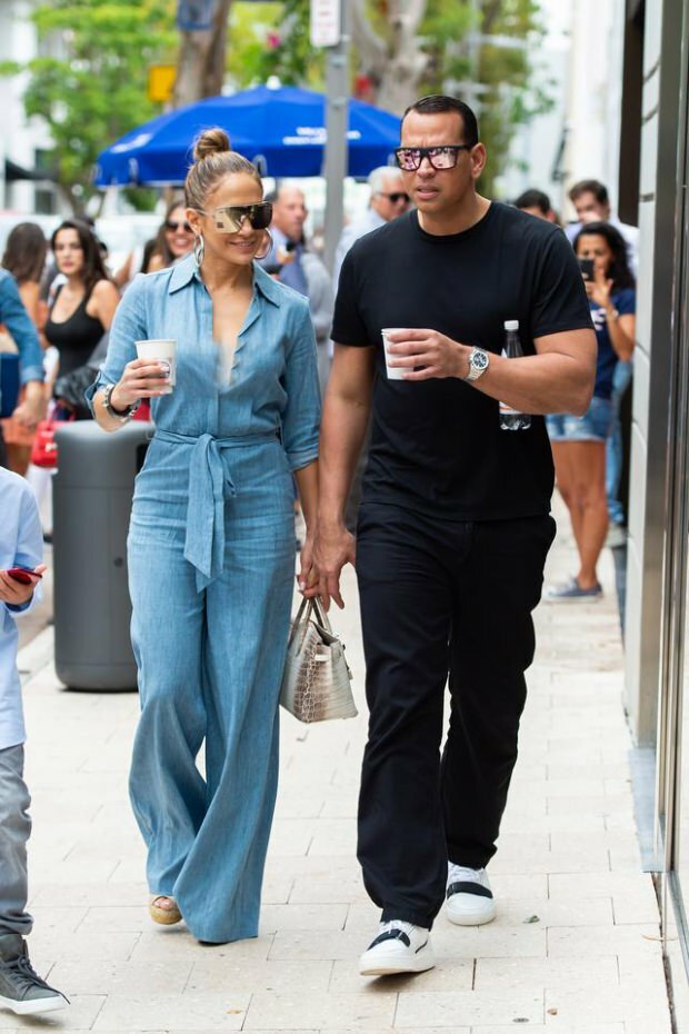 Jennifer Lopez megosztotta a cipőmintákat!