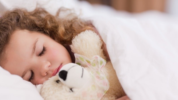 Mikor kellene a gyermekek egyedül aludni?