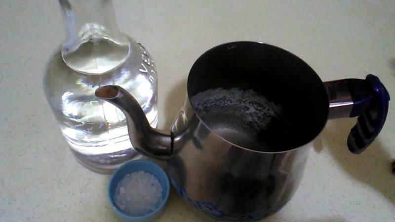 Vízkő eltávolítása a teáskannáról ecettel