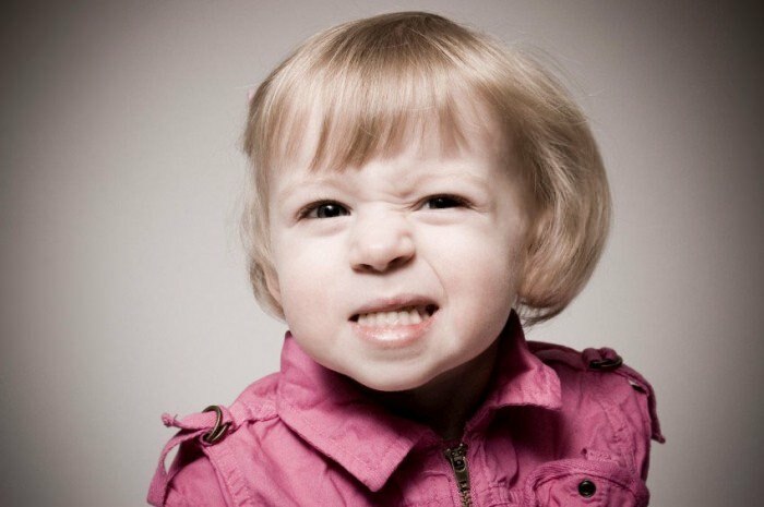 Mi okozza a gyermekek fogcsiszolását?