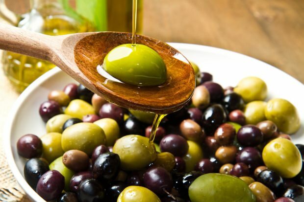 Milyen előnyei vannak az olajbogyónak? Hogyan fogyasztják az olívalevelet? Ha nyelnek olívamagokat ...