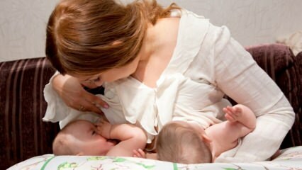 Hogyan kell szoptatni az iker csecsemőket? Ikrek csecsemők szoptatási pozíciói