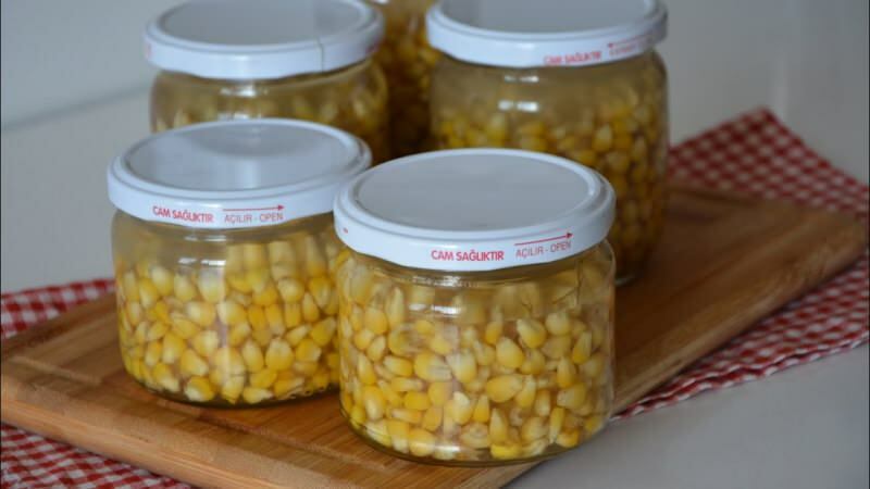 Hogyan főzzünk főtt kukoricát otthon? A legegyszerűbb konzerv kukorica recept
