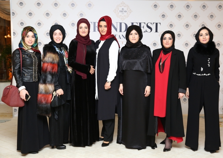Női divattervezők terveznek nőket Aleppo-tól