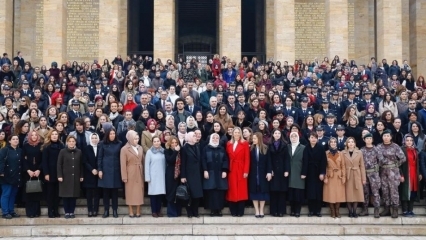 Zehra Zümrüt Selçuk miniszter értelmes látogatása nőkkel