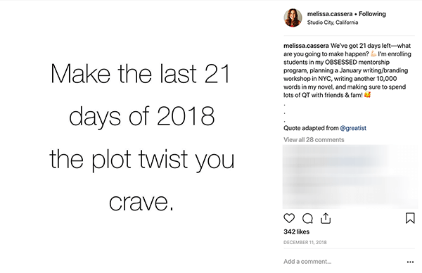 Ez egy képernyőkép a Melissa Cassera Instagram-bejegyzéséről. Fehér háttérrel rendelkezik, és fekete betűkkel azt mondja: „Hajtsa végre 2018 utolsó 21 napját a vágyott cselekményre.”