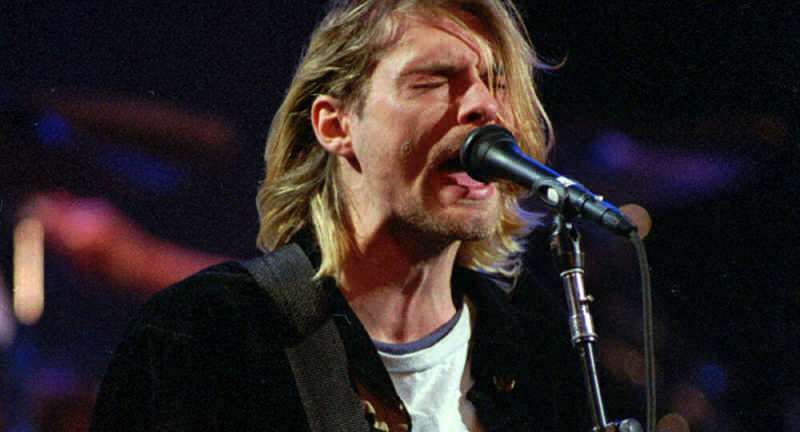 Kurt Cobain haja aukción kelt el