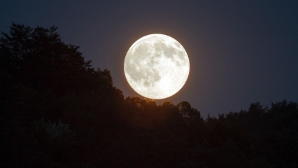 Mi a Super Moon? Hogyan történik a Super Moon napfogyatkozás? Mikor történik a szuper hold?