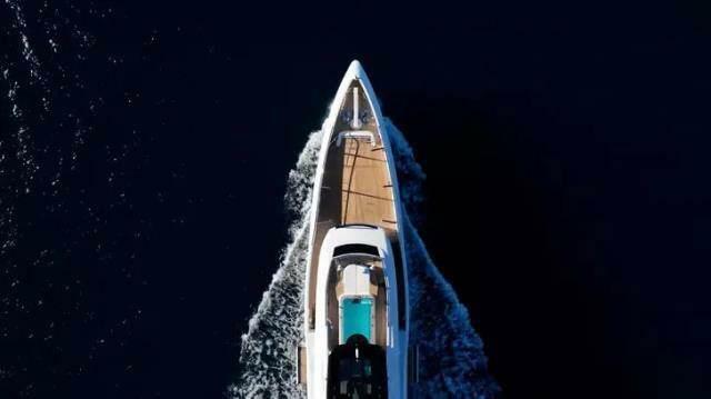 Acun Ilicali jachtja, amely dollármilliókat számol