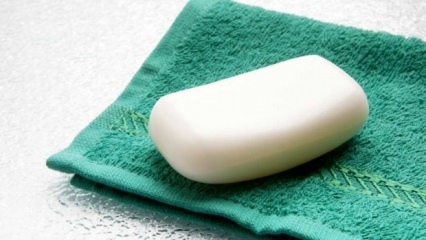 Hogyan tisztítsuk meg a szappan és mosószer foltokat?