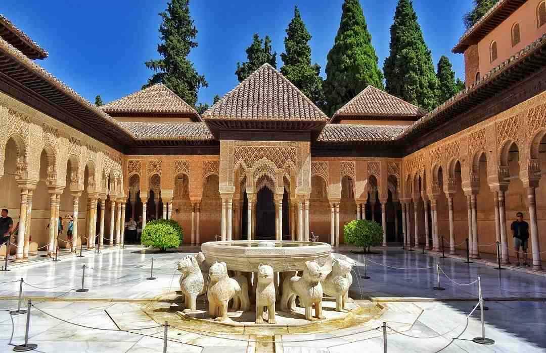 Az Alhambra-palota jellemzői
