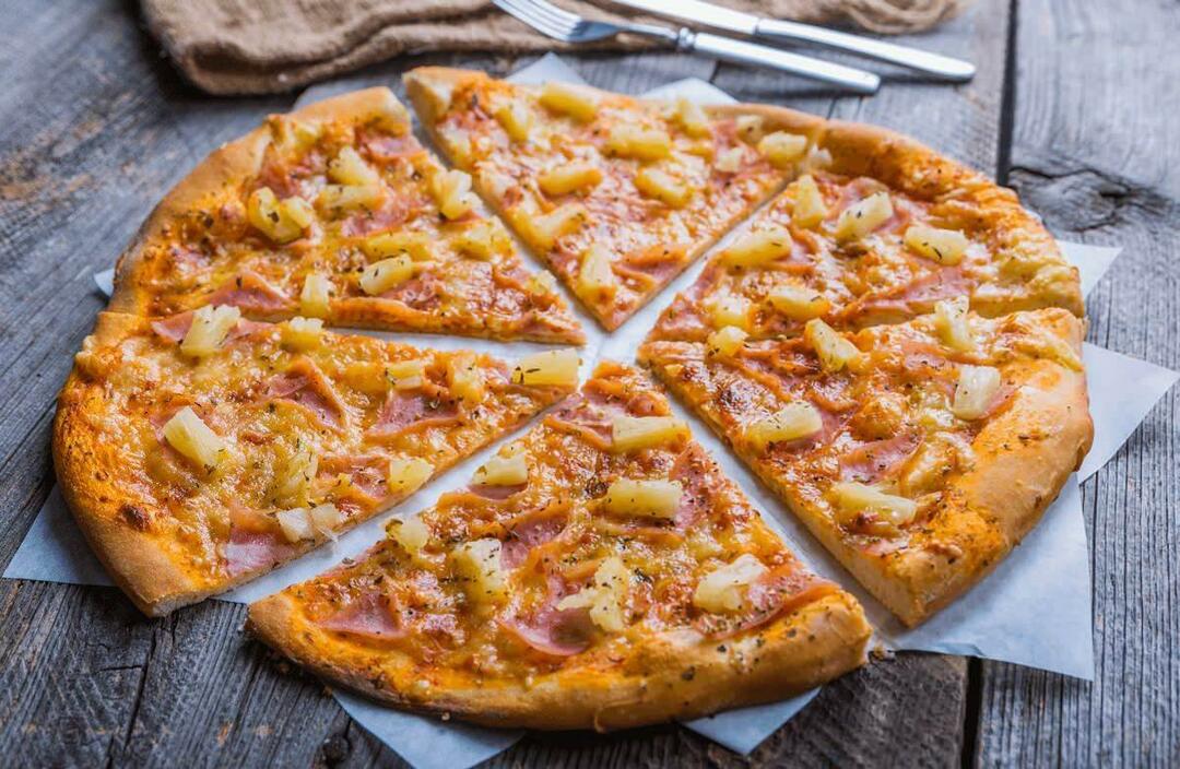 Ananász pizza