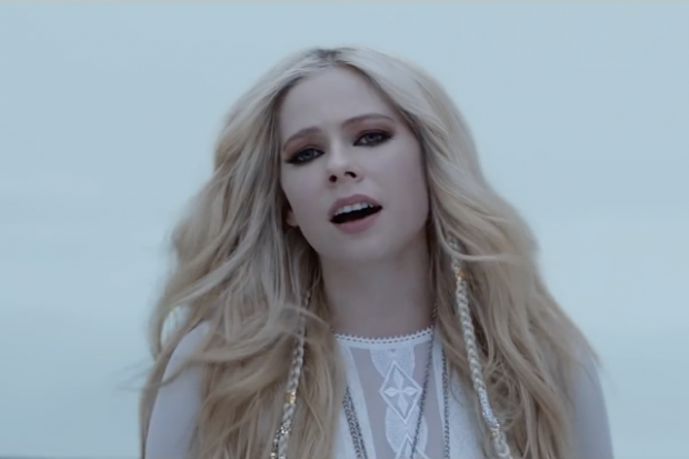Avril Lavigne: Egyesek nem hiszik, hogy igaz vagyok
