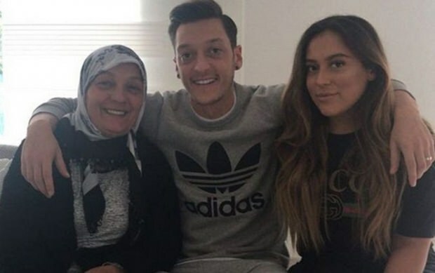 Mesut Özil így írta le a szegénységi éveit