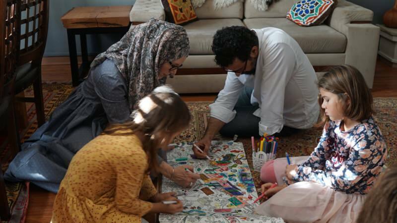 A muszlim kanadai anya 5 gyermekével az iszlámról beszél a közösségi oldalakon