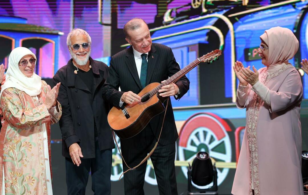 Yusuf Islam Erdogan elnöknek adta a gitárját