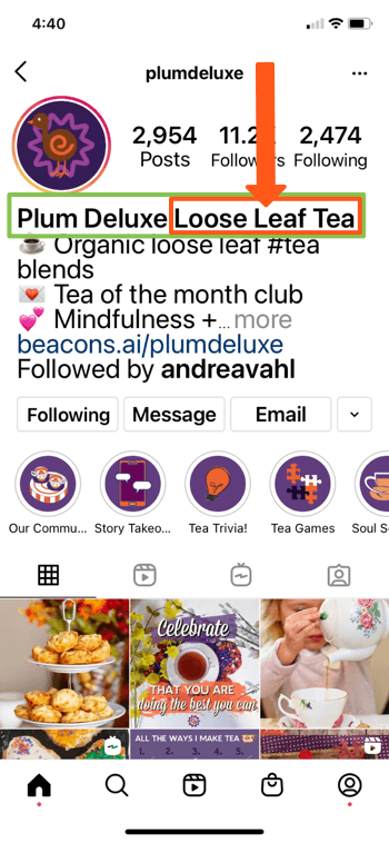 példa instagram profil a @splumdeluxe számára, amely a „szilva deluxe” és a „laza levél tea” kulcsszavakat mutatja oldaluk biográfiájában, lehetővé téve számukra, hogy jól szerepeljenek a keresési eredmények között
