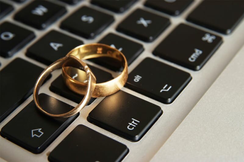 Van-e házasság az interneten való találkozás révén? Megengedett a közösségi médiában találkozni és megházasodni?