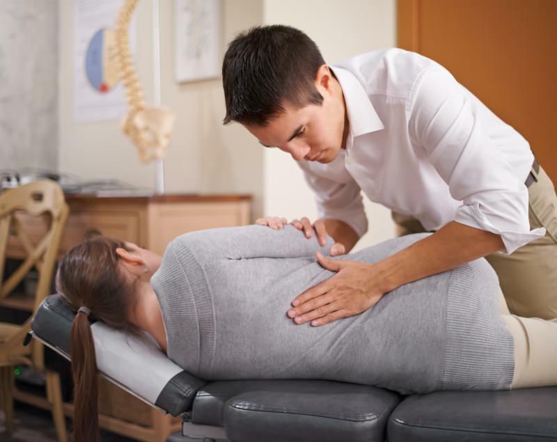 a kiropraktikus betegeknél óvatosabbnak kell lenniük 