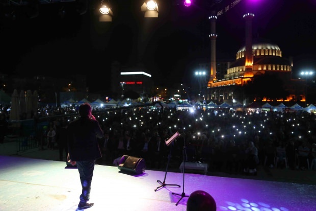 A boszniai művész Zeyd Şoto és Eşref Ziya Terzi koncertet adott Bağcılarban 