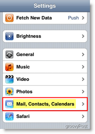 Az Apple iPhone megnyitja a Leveleket, névjegyeket és naptárakat