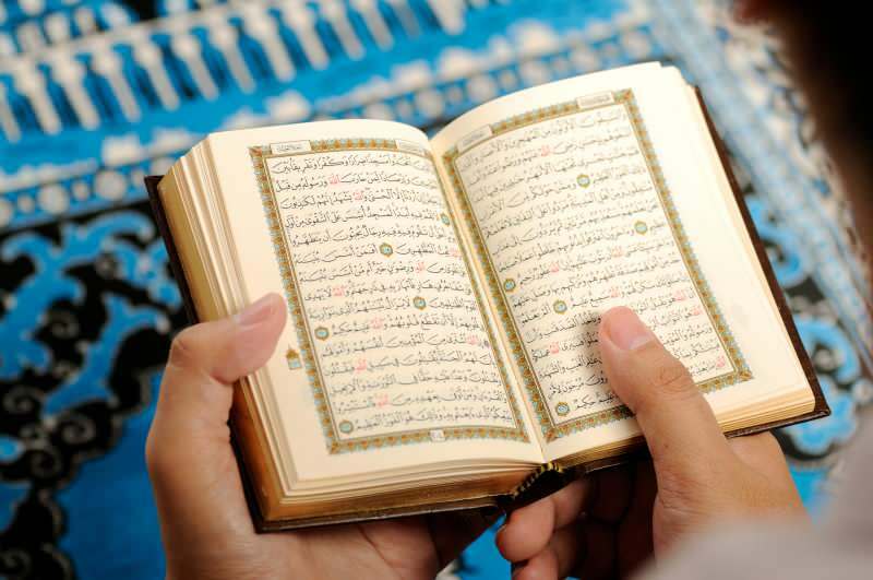 Hogyan kell olvasni a Koránt? Melyek a Korán olvasásának erényei?