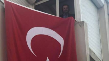 Orhan Gencebay a ház ablaktól elolvasta a nemzeti himnuszt