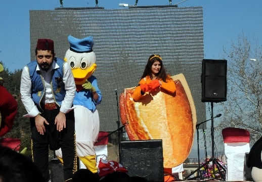 Kadirli hagyományos kolbász kenyér fesztivál 