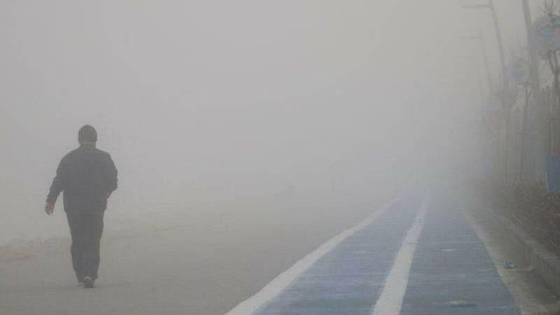 Káros-e ködös időben sétálni?