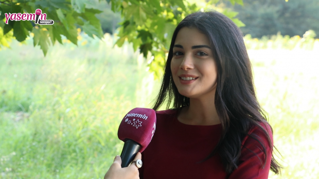 Yazız Özge elmondta Reyhannak az eskü sorozatát! Nézze meg, kivel hasonlítja a fiatal színésznőt ...
