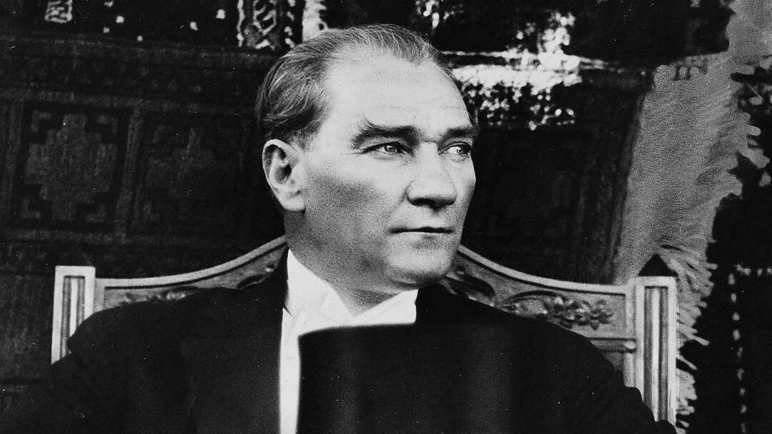 Mustafa Kemal Atatürk fekete-fehér négyzetek